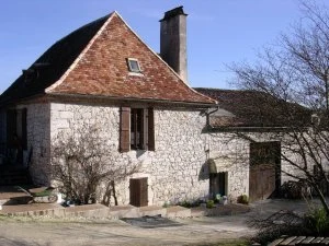 La maison du Vieux Touron, pierre blanche et toit de tuiles